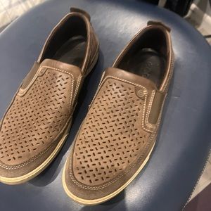 Shoes are in great condition. Just need to be cleaned a little bit no tears.